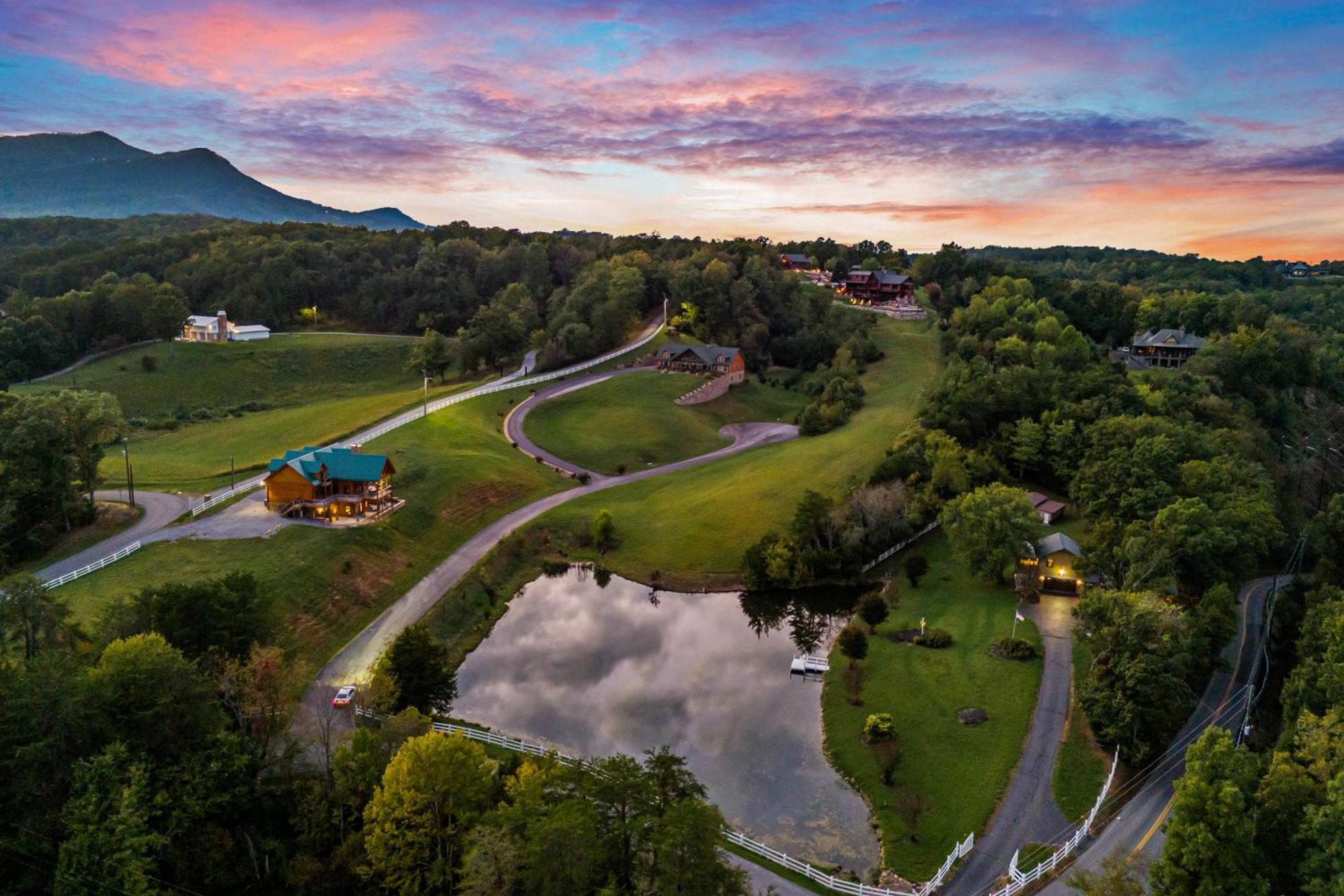 Haven On The Pond Villa Pigeon Forge Ngoại thất bức ảnh